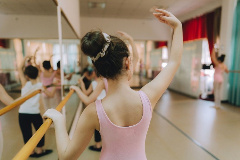 バレエを習う子供