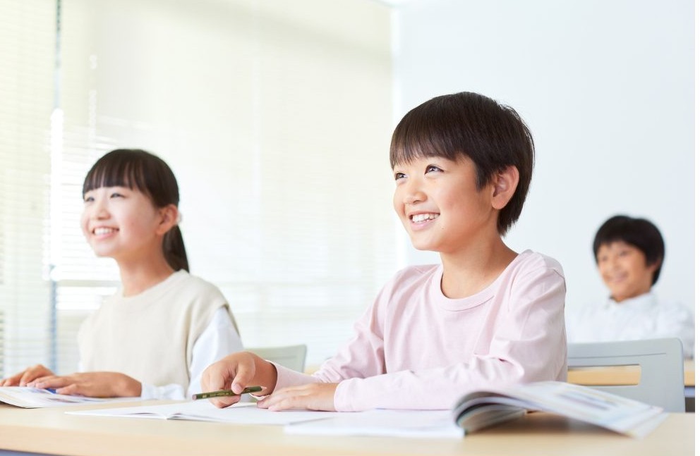 学習塾に通う子供