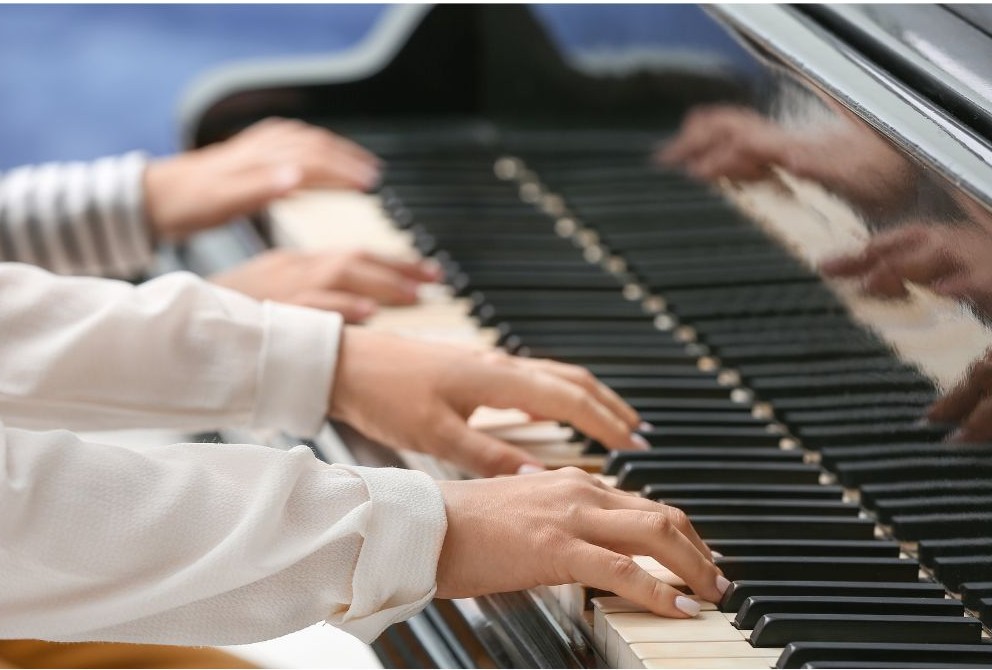 連弾ピアノ演奏