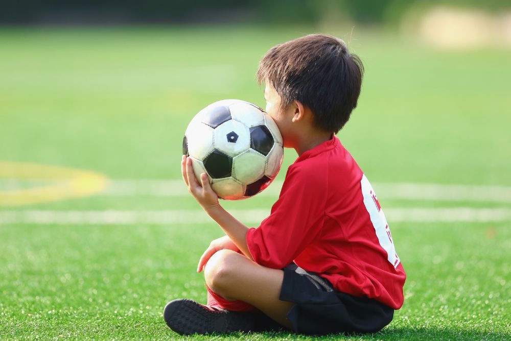 サッカーボールと子供